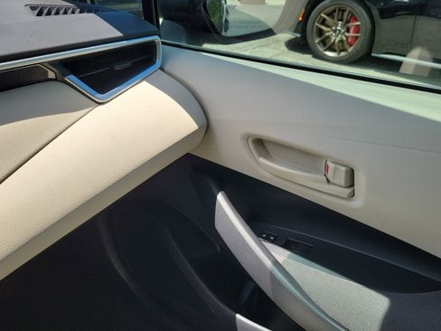 Used 2022 Toyota Corolla LE image 29