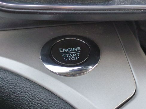 Certified 2022 Ford Explorer XLT w/ Equipment Group 202A image 27