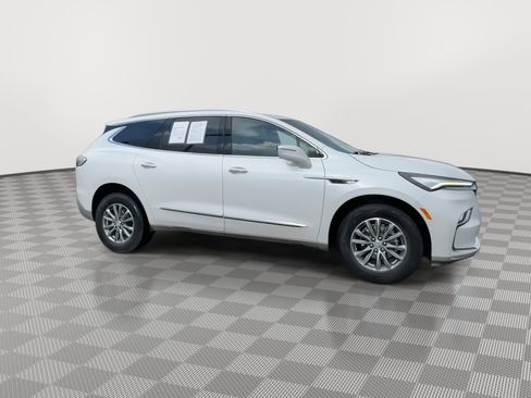 Certified 2024 Buick Enclave Essence image 9