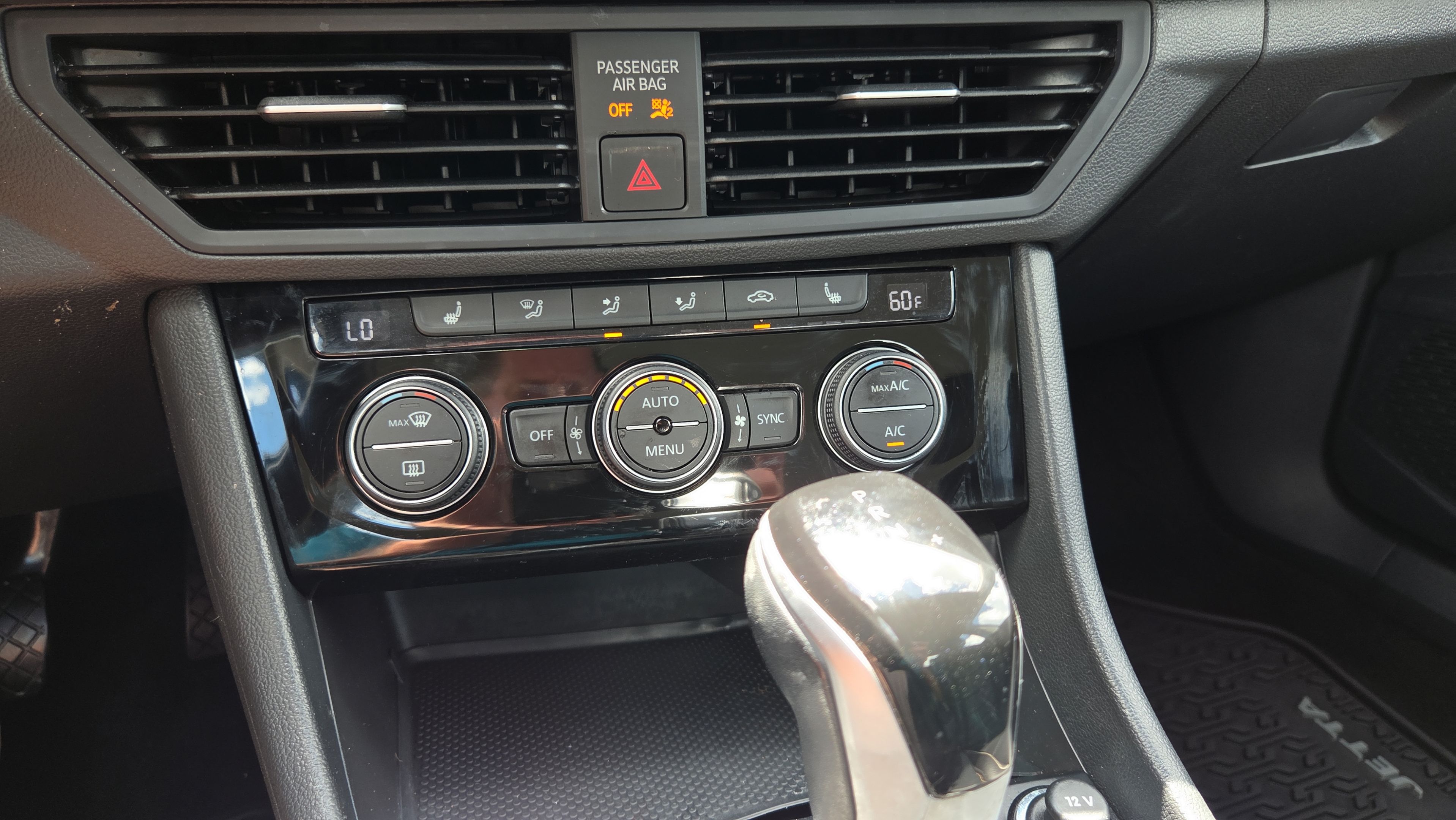 Used 2024 Volkswagen Jetta SE FWD image 21