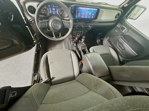 Used 2024 Jeep Gladiator Sport AWD/4WD image 23