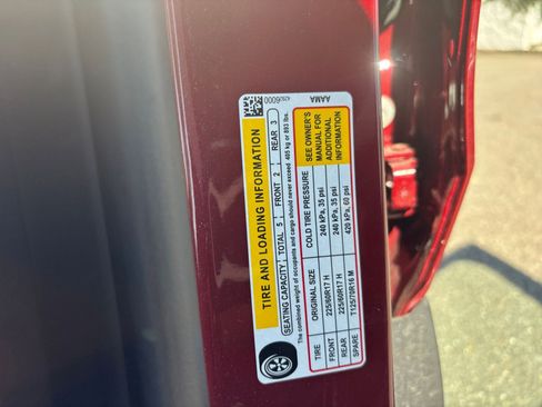 Used 2025 Chevrolet Trax LT w/ LT Convenience Package FWD image 28