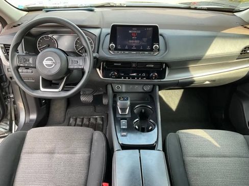 Used 2021 Nissan Rogue SV FWD image 4