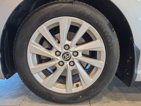 Used 2022 Toyota Camry SE FWD image 13