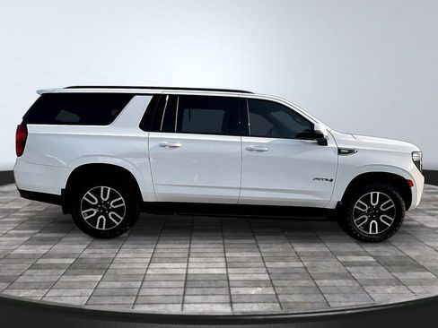 Used 2022 GMC Yukon XL AT4 AWD/4WD image 8