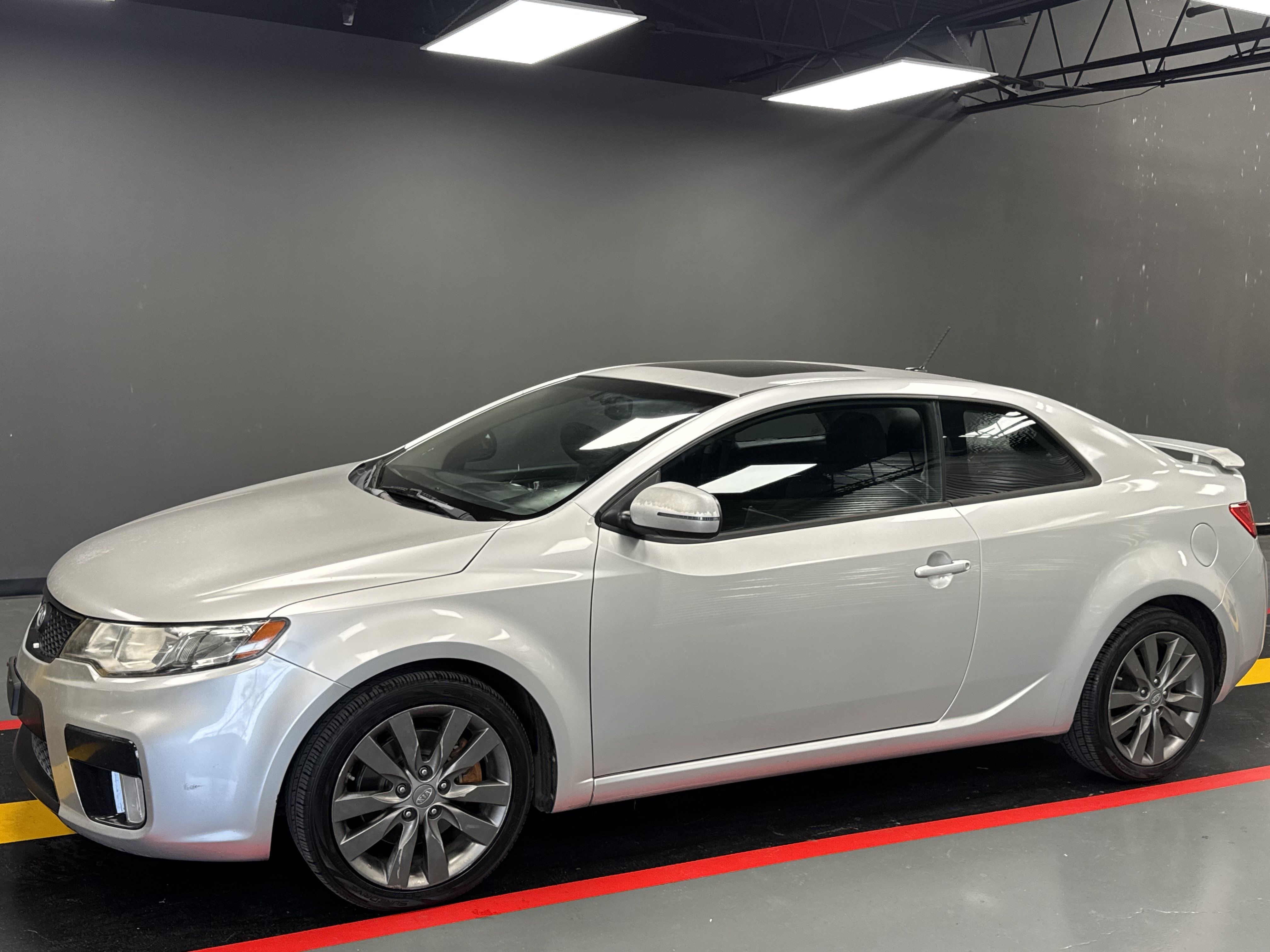 Used 2012 Kia Forte Koup SX FWD image 2