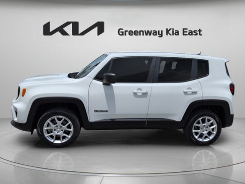 Used 2023 Jeep Renegade Latitude AWD/4WD image 9