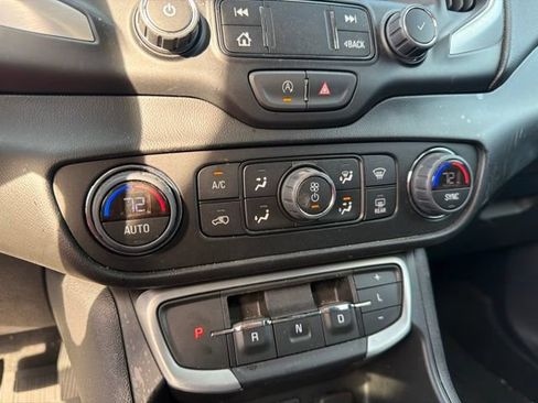 Used 2022 GMC Terrain SLT w/ Infotainment Package II AWD/4WD image 17