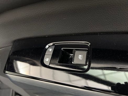 Used 2025 Nissan Pathfinder SL image 25