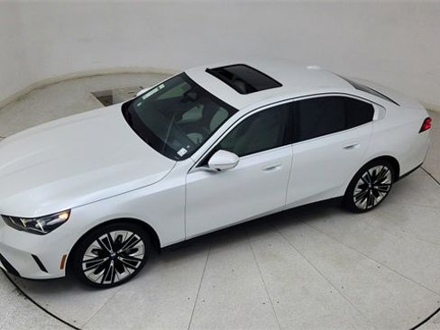 Used 2025 BMW 530i image 82