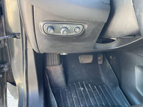 Used 2020 Chevrolet Equinox Premier FWD image 9