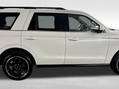 Used 2022 Ford Expedition Limited image 10