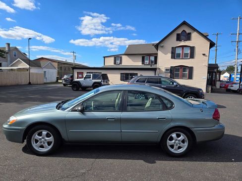 Used 2005 Ford Taurus SE image 9