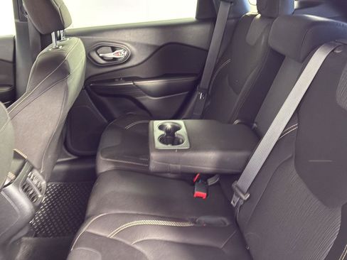 Used 2015 Jeep Cherokee Latitude w/ Cold Weather Group FWD image 20