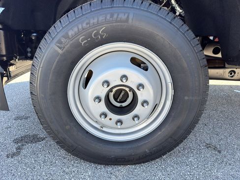 New 2026 Ford F350 XL w/ XL Chrome Package image 19