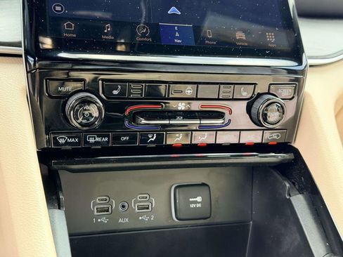 Used 2023 Jeep Grand Cherokee L Limited image 5