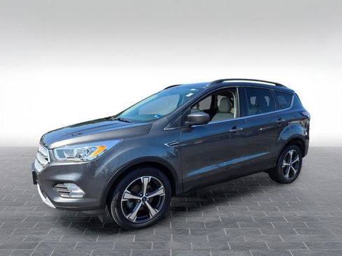 Used 2018 Ford Escape SEL FWD image 3