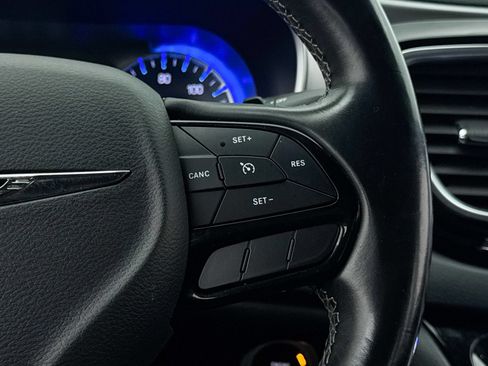 Used 2018 Chrysler Pacifica Touring Plus w/ S Appearance Package FWD image 22