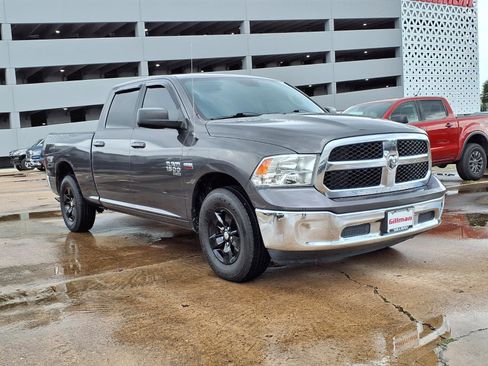 Used 2019 RAM 1500 Classic SLT RWD image 2