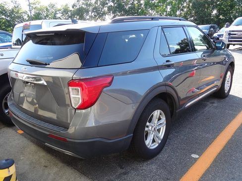 Certified 2022 Ford Explorer XLT w/ Equipment Group 202A RWD image 5