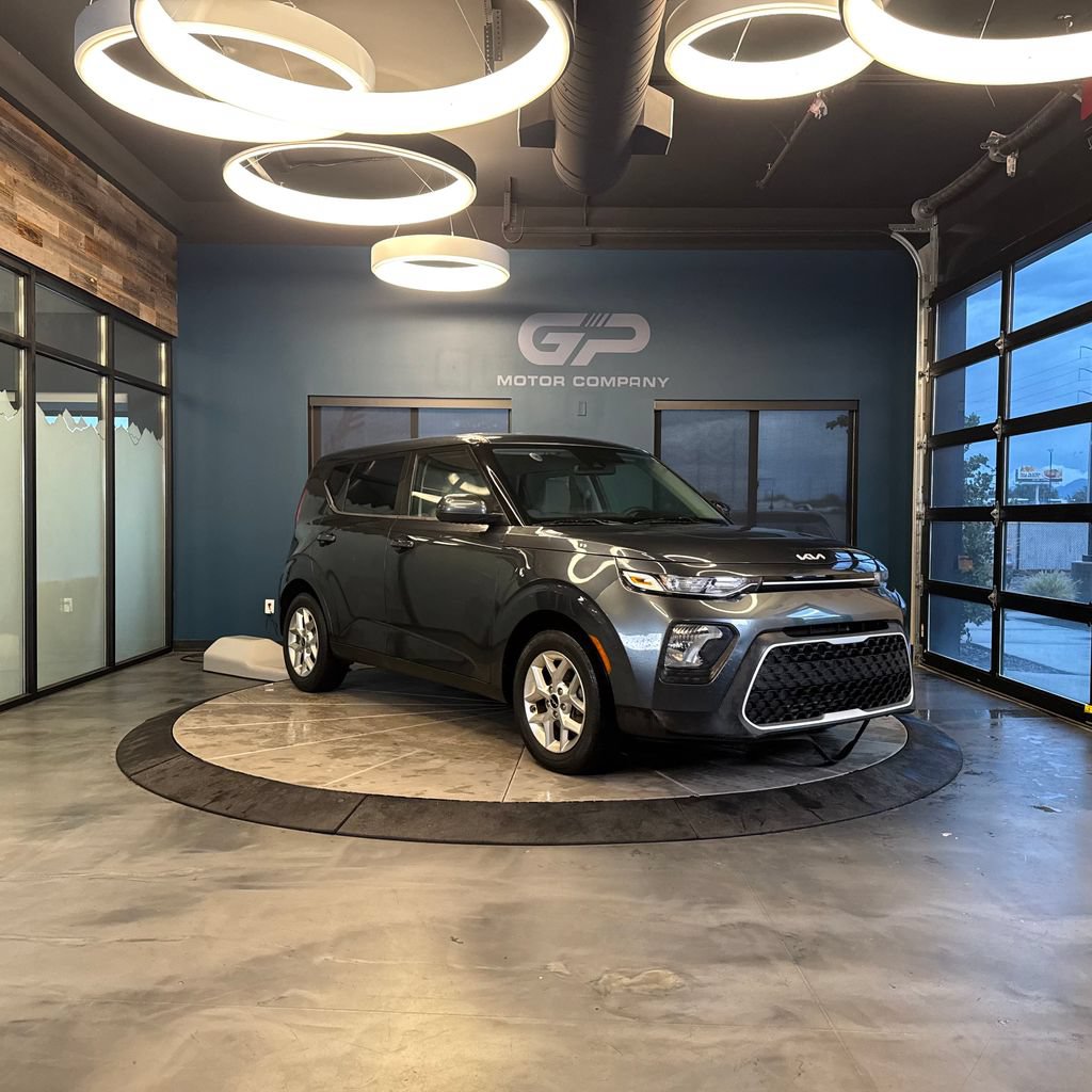 Used 2022 Kia Soul LX w/ Technology Package FWD image 1
