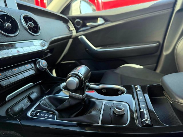 Used 2019 Kia Stinger AWD/4WD image 28