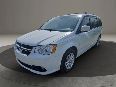 Used 2019 Dodge Grand Caravan SXT FWD image 2