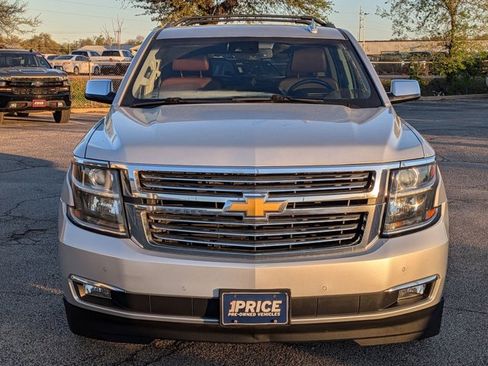 Used 2019 Chevrolet Suburban Premier w/ Premier Plus Edition image 2