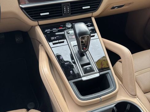 Used 2023 Porsche Cayenne image 24