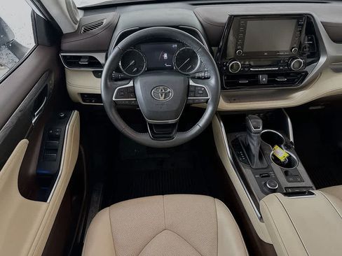 Used 2022 Toyota Highlander Limited AWD/4WD image 10