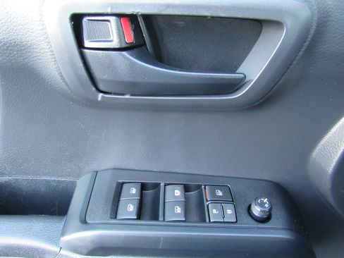 Used 2022 Toyota Tacoma SR image 12