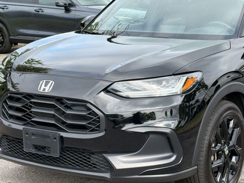 Used 2025 Honda HR-V Sport image 11