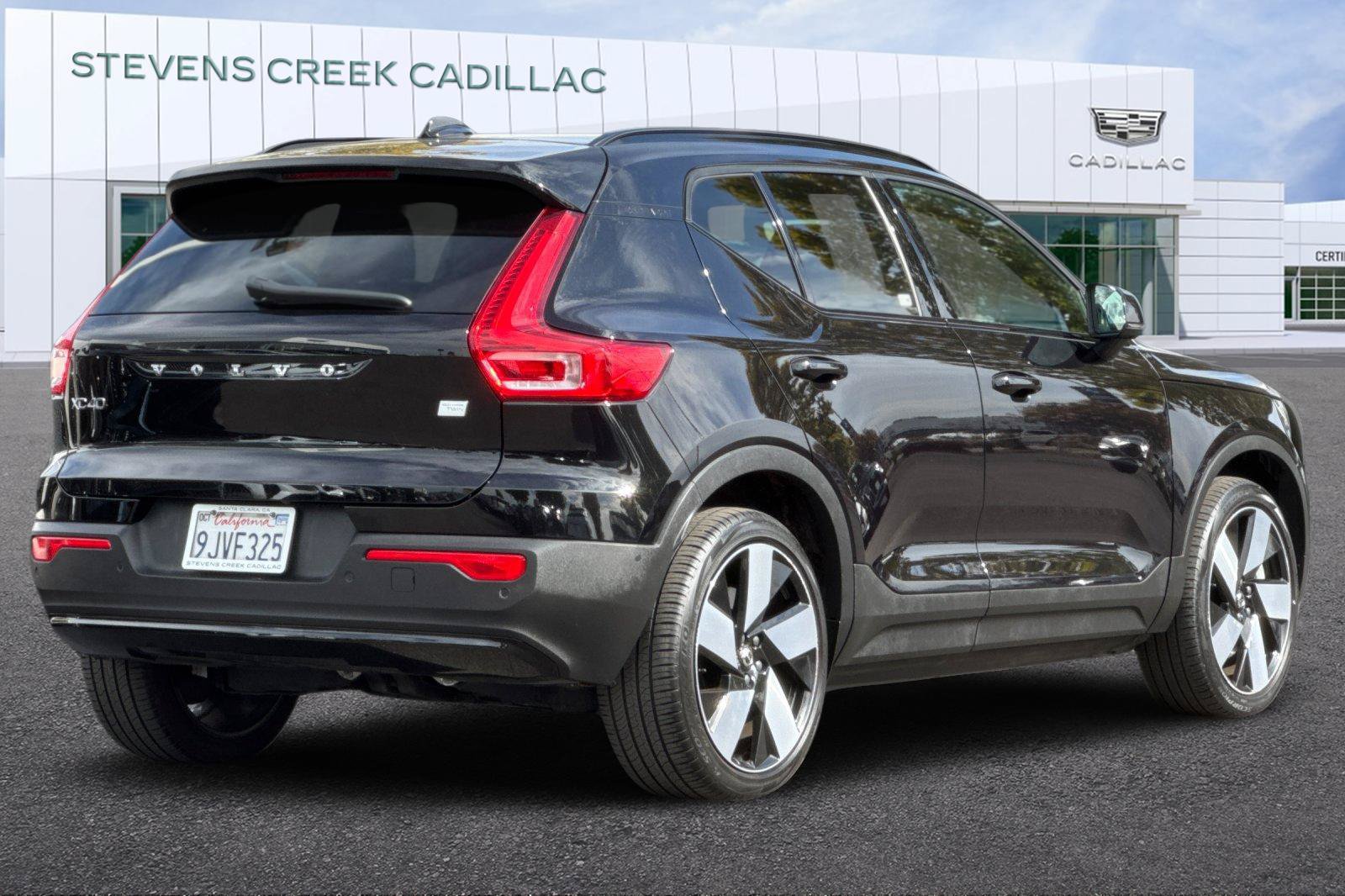Used 2023 Volvo XC40 Recharge Ultimate AWD/4WD image 3