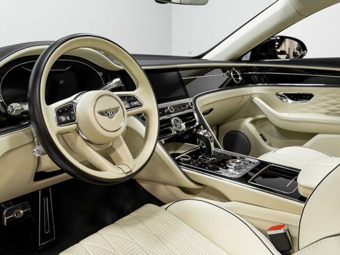 Used 2021 Bentley Flying Spur W12 image 9