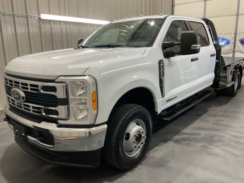 Used 2023 Ford F350 XLT AWD/4WD image 3