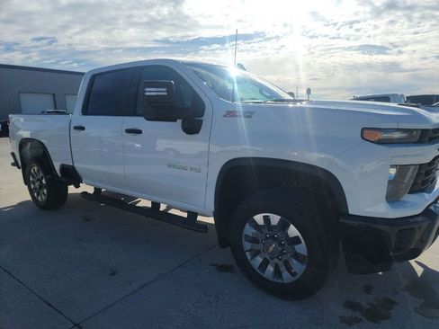 Used 2025 Chevrolet Silverado 2500 Custom w/ Custom Value Package image 7