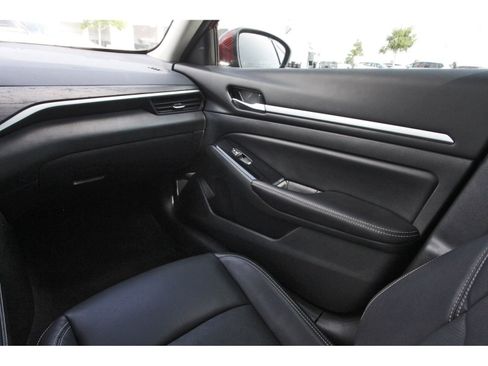 Used 2024 Nissan Altima 2.5 SL FWD image 12