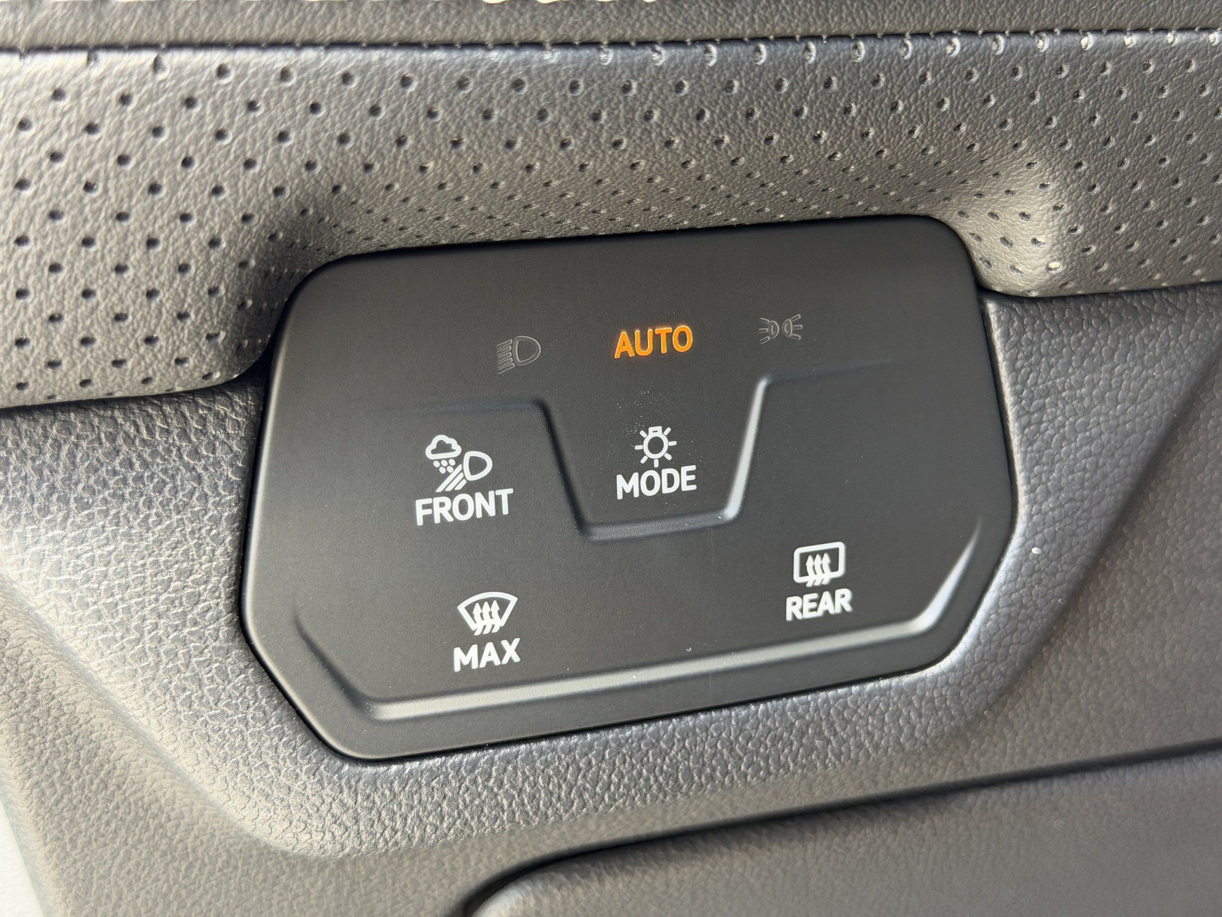 New 2026 Volkswagen Atlas Cross Sport SE FWD image 30