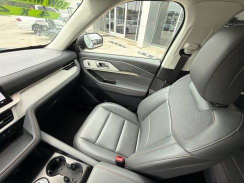 Used 2026 Ford Explorer Active w/ Active Comfort Package AWD/4WD image 23