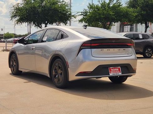 Used 2026 Toyota Prius LE FWD image 4