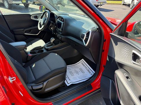 Used 2024 Kia Soul LX w/ Option Group 015 FWD image 17