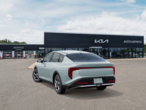 New 2026 Kia K4 LXS image 4