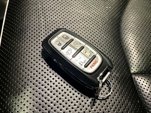 Used 2019 Chrysler Pacifica Limited w/ Advanced Safetytec Group FWD image 36