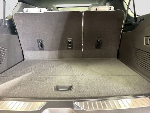 New 2025 Chevrolet Suburban Premier AWD/4WD image 32
