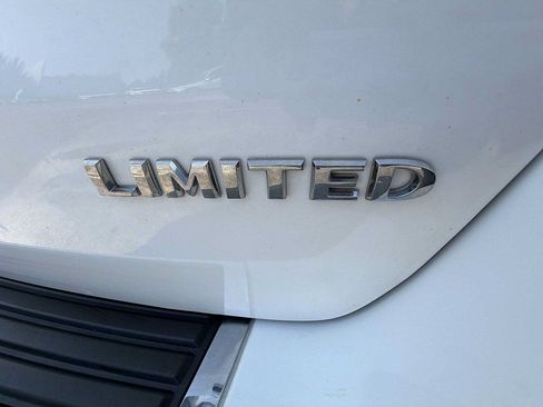 Used 2020 Jeep Grand Cherokee Limited AWD/4WD image 15