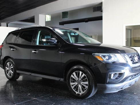 Used 2018 Nissan Pathfinder SL w/ Cargo Package FWD image 1