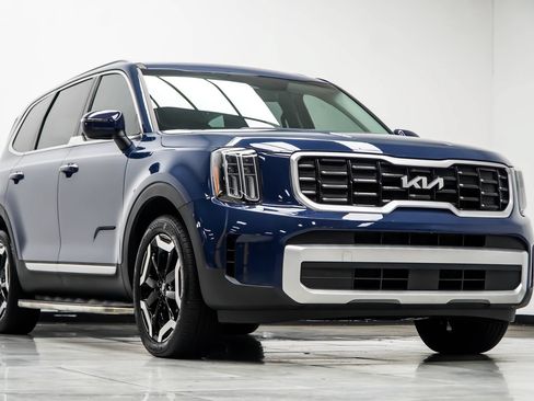 Used 2024 Kia Telluride S w/ S Sunroof Package FWD image 4