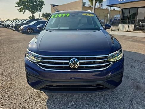 Used 2023 Volkswagen Tiguan SE FWD image 2