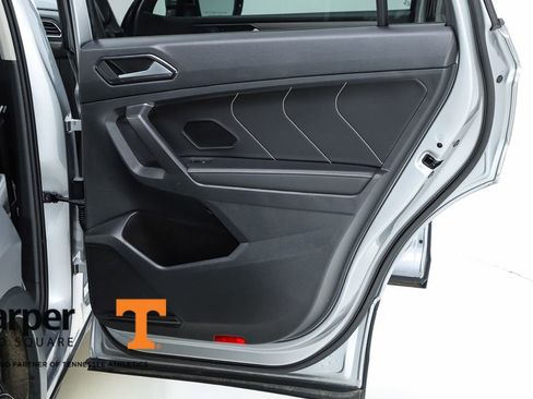 Used 2022 Volkswagen Tiguan SE image 31