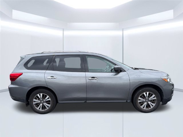 Used 2017 Nissan Pathfinder SV w/ Trailer Tow Package AWD/4WD image 6